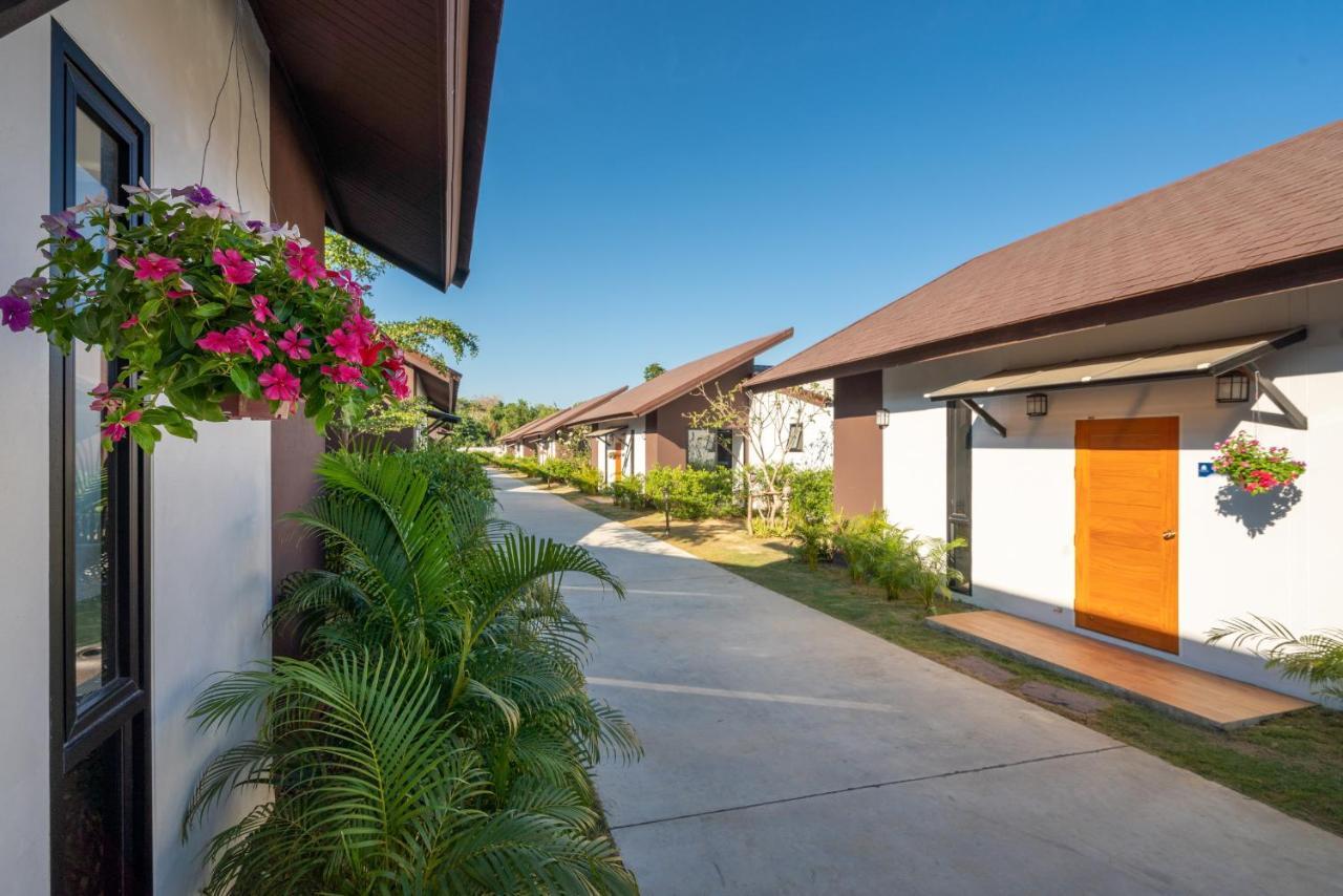 Thames Tara Private Pool Villa Rawai Phuket - Sha Extra Plus Екстериор снимка