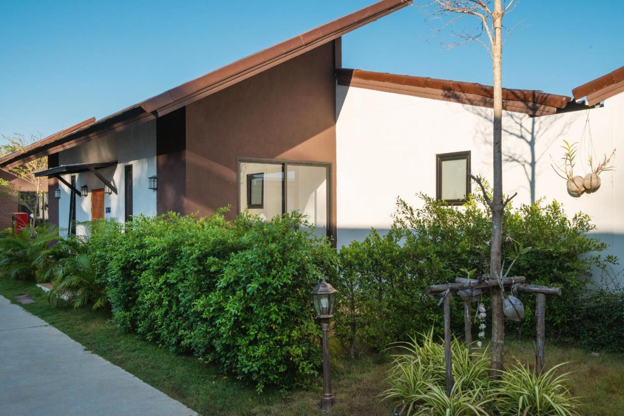 Thames Tara Private Pool Villa Rawai Phuket - Sha Extra Plus Екстериор снимка